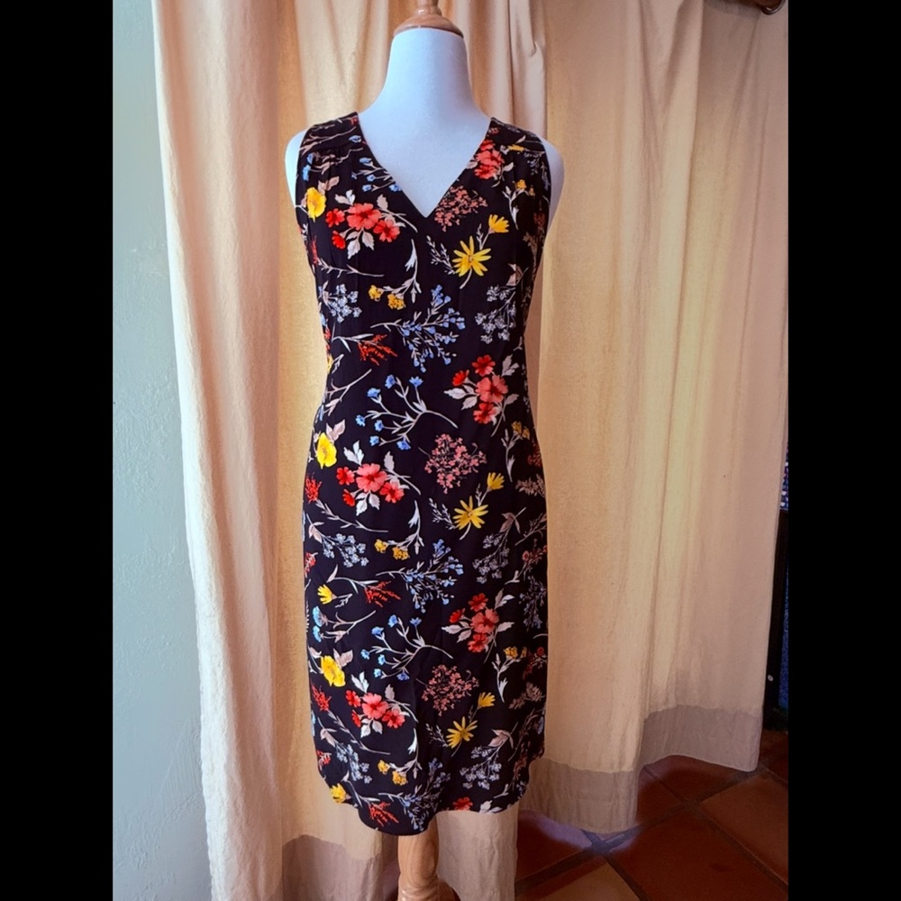 Old Navy V-Neck Sleeveless